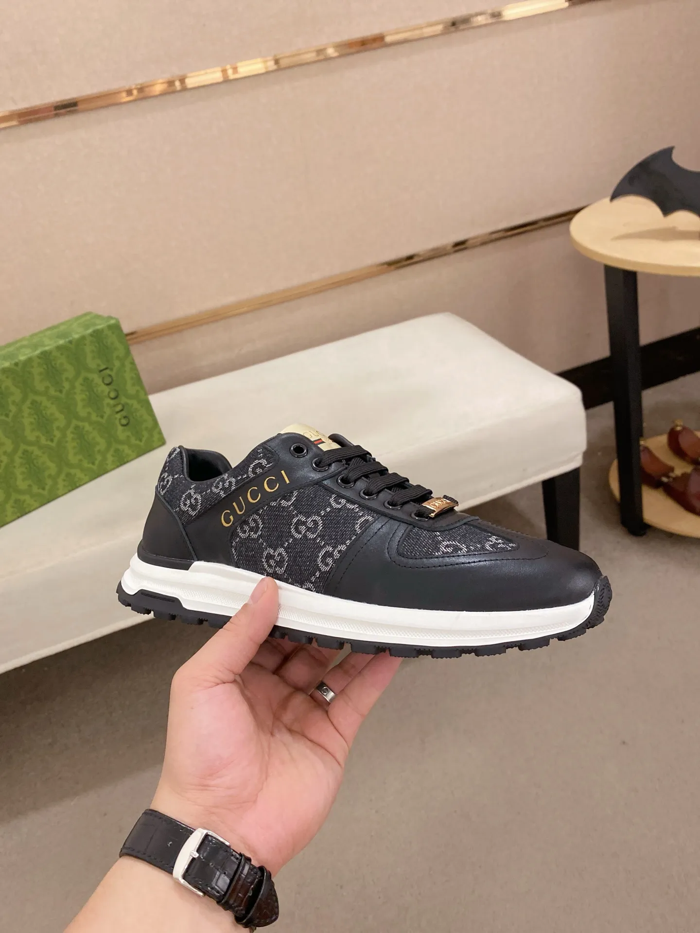 Men's clothing and shoes💰 400💰🇮🇹🇮🇹GUCCI (Gucci) top 🔍🔍 new models are on sale at the same time, the upper 🇮🇹 is imported Italian first-layer cowhide, the lining is fully imported sheepskin 💪💪, completely 1⃣️compared 1⃣️Reproduction🇮🇹💪💪, ⚠Sole: The original sole is specially provided by the original factory, the exclusive movable molded sole is super comfortable, ⚠Original factory follow-up goods, 🔍🔍high quality, you can enter and leave the counter at will, welcome to compare⚠. Code number: 38-44 (45 is custom-made and cannot be returned or exchanged)
